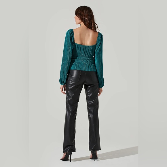 NWOT ASTR THE LABEL Ziva Plisse Top Size XL in Hunter Green *Sold Out* - Picture 4 of 8